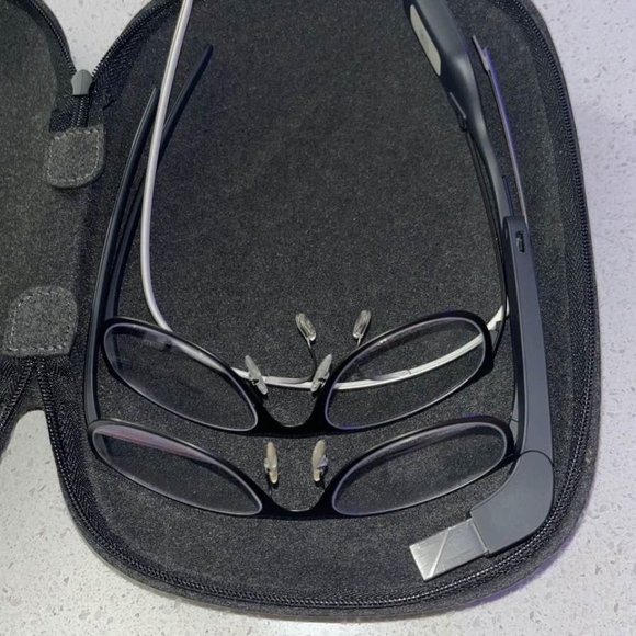 Google‎ Glass Explorer Edition Bundle +Yearbook - Picture 5 of 9